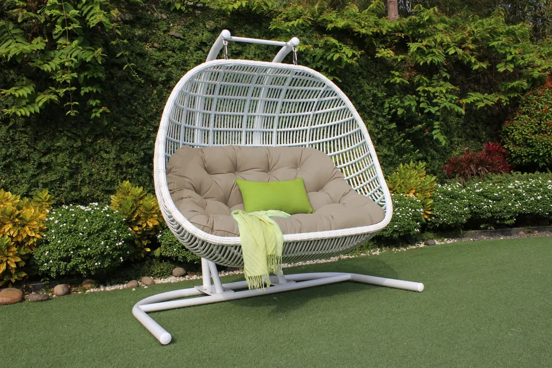 San Juan — Outdoor White & Beige Hanging Chair